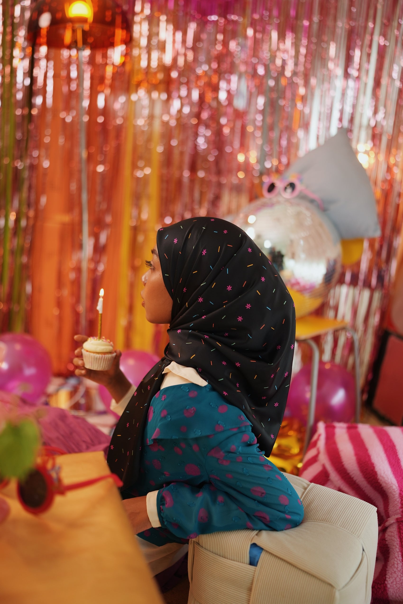 Confetti Square (Black)