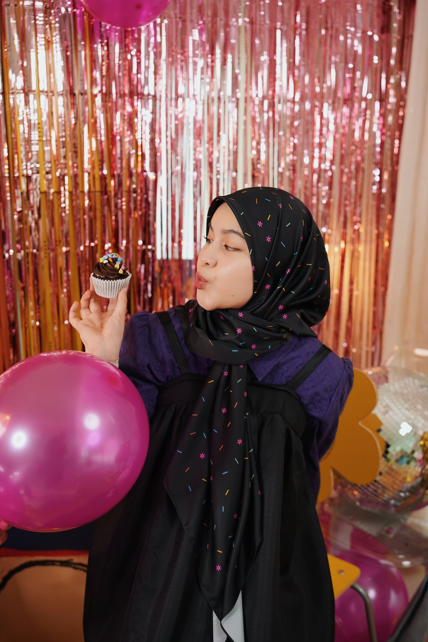 Confetti Square (Black)